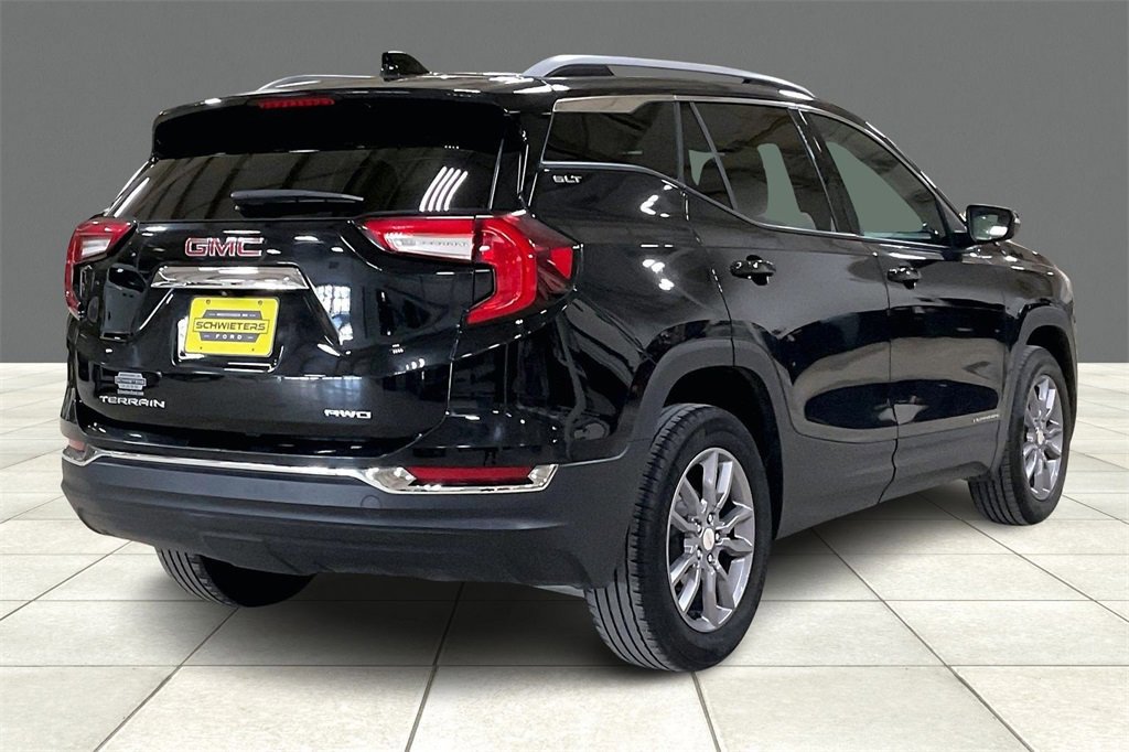 Used 2024 GMC Terrain SLT image 4