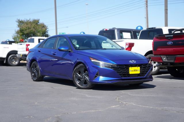 Used 2021 Hyundai Elantra SEL w/ Convenience Package image 2