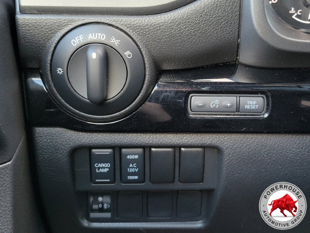 Used 2024 Nissan Titan SV w/ SV Convenience Package RWD image 27