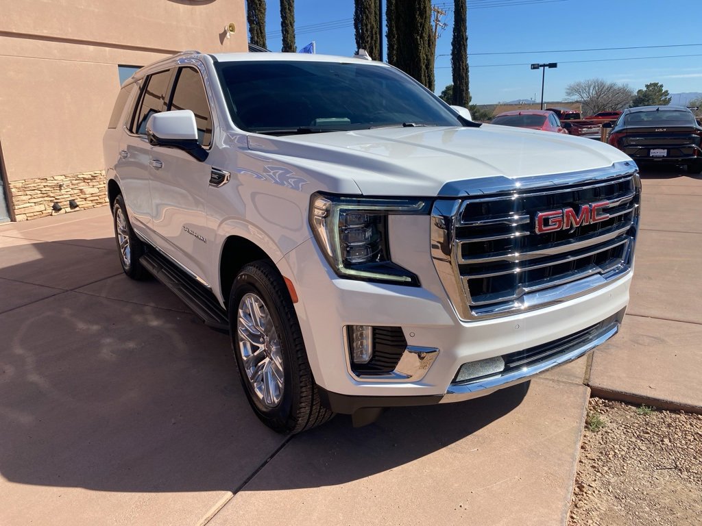 Used 2024 GMC Yukon SLT w/ SLT Luxury Package image 11