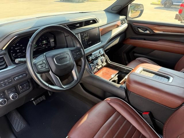 Used 2023 GMC Yukon XL Denali Ultimate AWD/4WD image 14