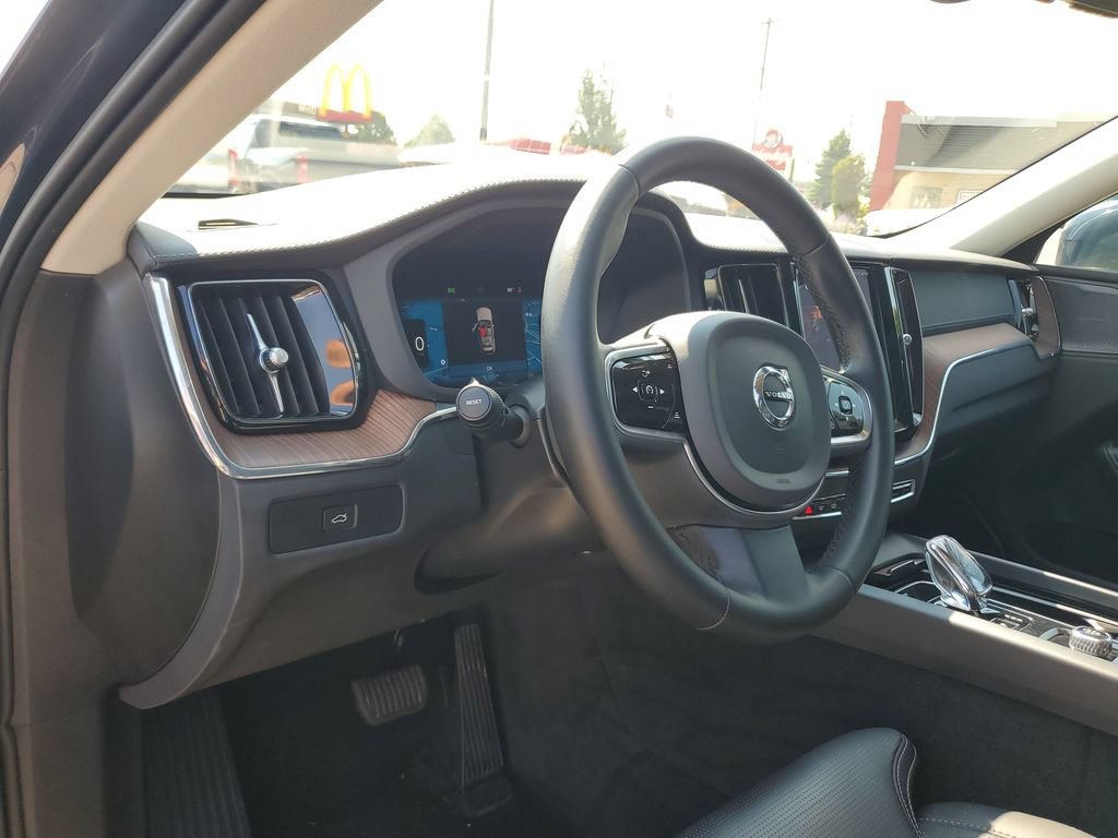 Used 2023 Volvo XC60 B5 Ultimate w/ Climate Package AWD/4WD image 20