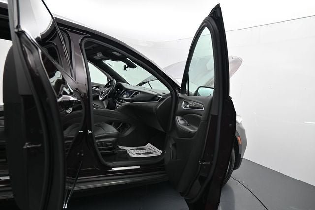 Used 2022 Buick Enclave Avenir w/ Avenir Technology Package AWD/4WD image 19