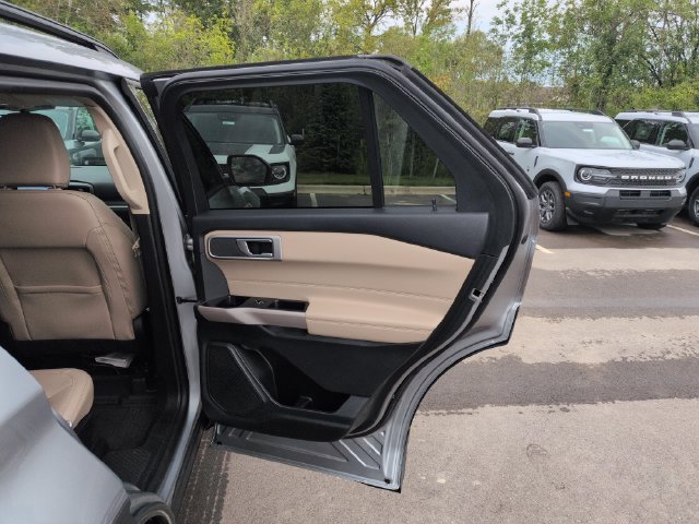 Certified 2023 Ford Explorer XLT w/ Equipment Group 202A AWD/4WD image 17
