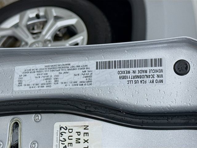 Used 2024 Jeep Compass Latitude image 28