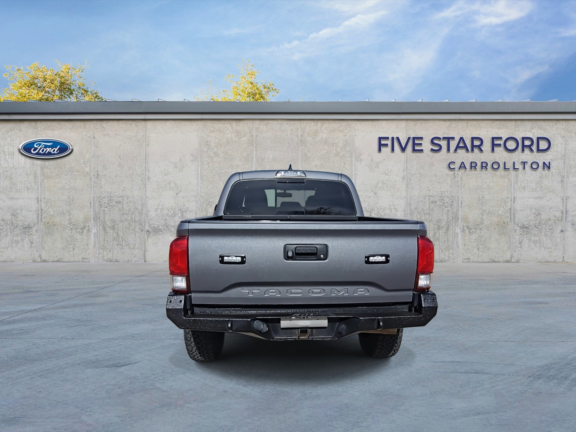 Used 2017 Toyota Tacoma TRD Off-Road w/ Premium & Technology Package image 4