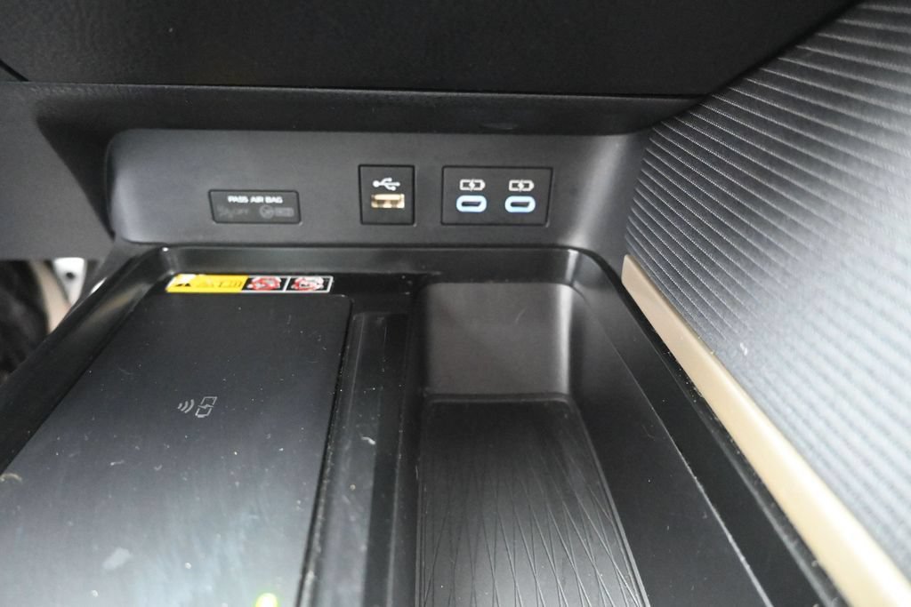 Used 2025 Toyota Camry SE FWD image 27