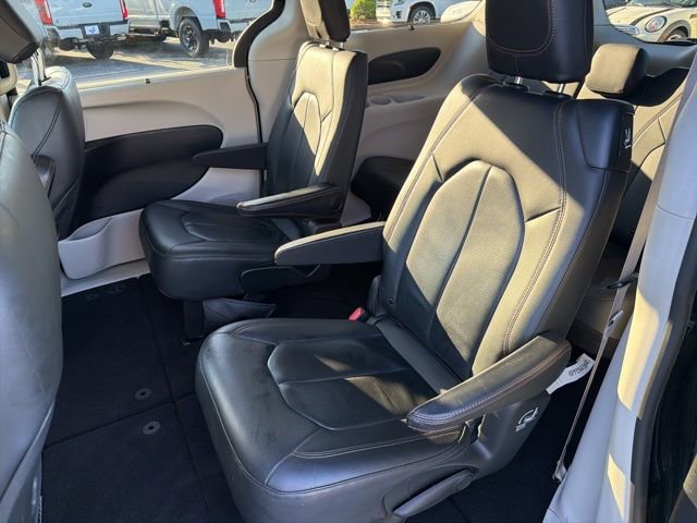 Used 2020 Chrysler Pacifica Touring-L w/ Advanced Safetytec Group FWD image 8