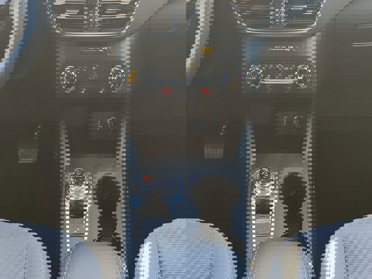 Certified 2020 Ford Escape SE image 17