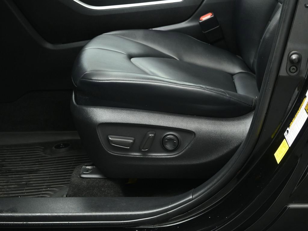 Used 2023 Toyota Highlander XLE image 10