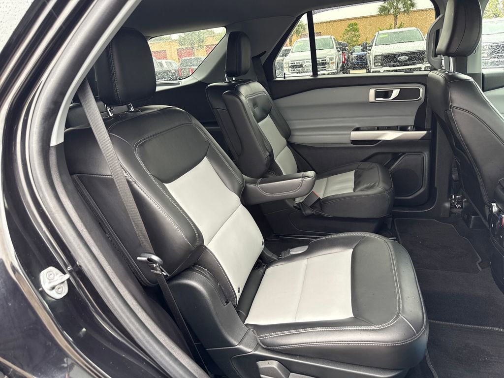 Certified 2022 Ford Explorer XLT w/ Equipment Group 202A image 27