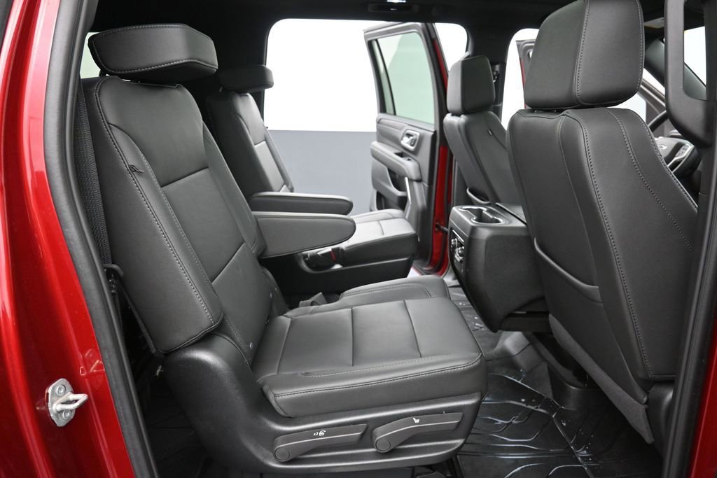 Used 2024 Chevrolet Suburban Z71 w/ Luxury Package AWD/4WD image 10
