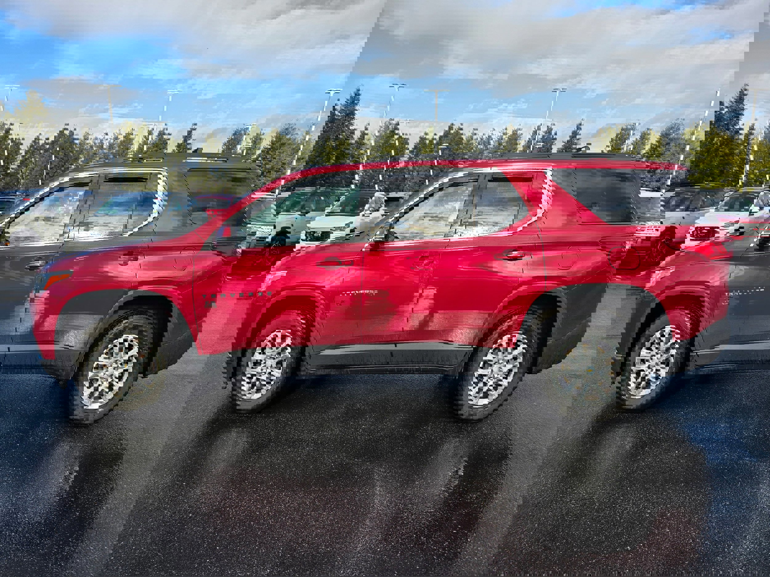 Used 2020 Chevrolet Traverse LT image 4