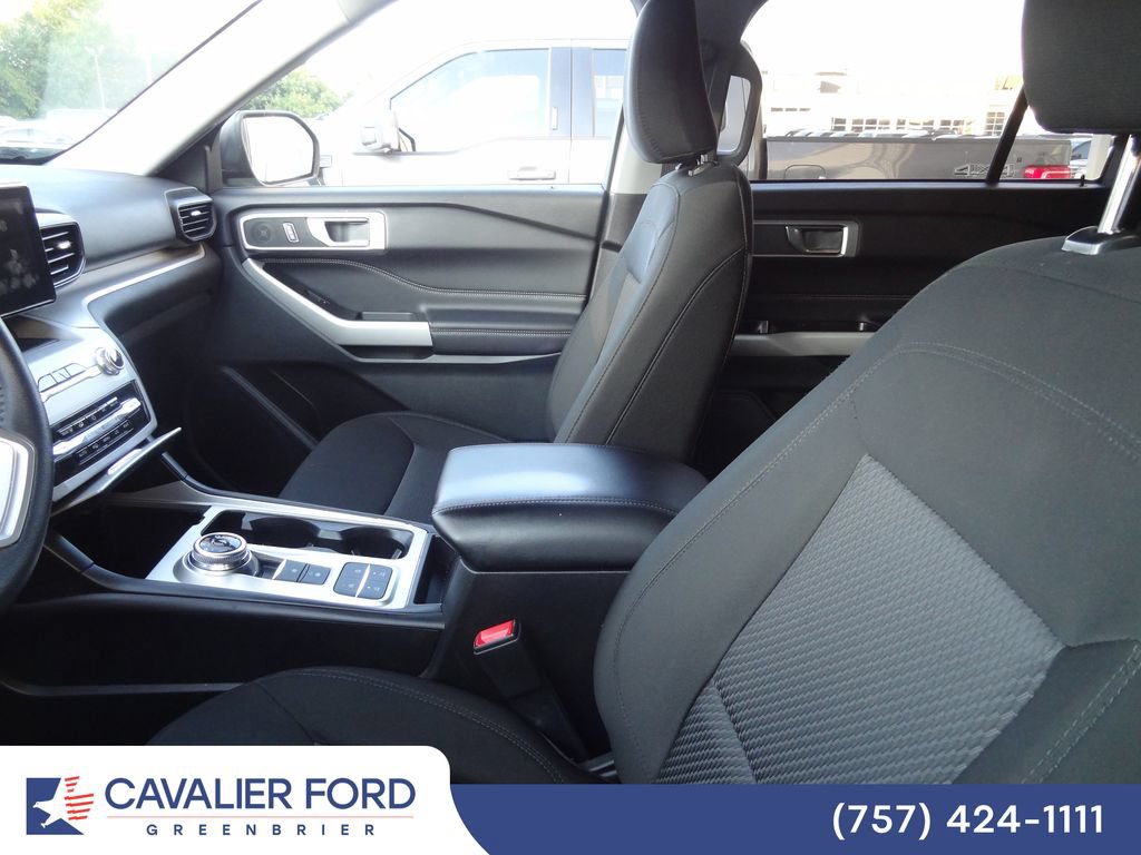 Certified 2024 Ford Explorer XLT RWD image 6