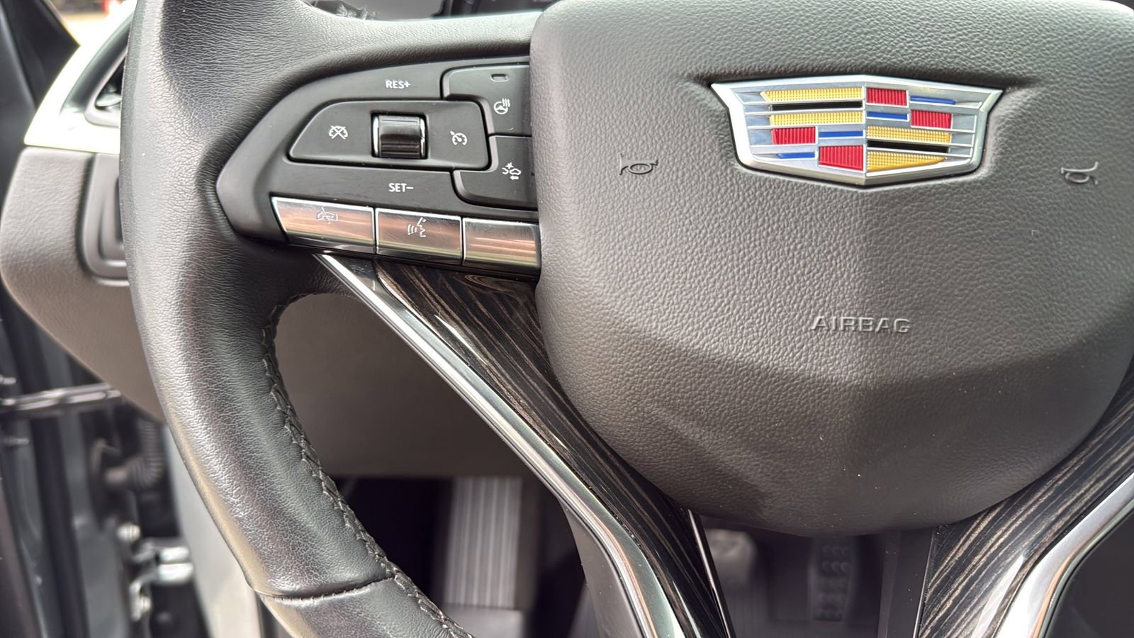 Used 2023 Cadillac XT6 Premium Luxury w/ Technology Package FWD image 16