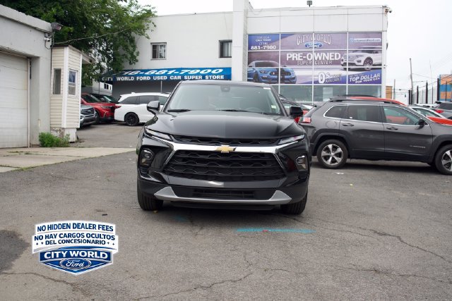 Used 2025 Chevrolet Blazer LT FWD image 2