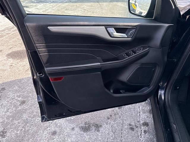 Certified 2021 Ford Escape SE w/ SE Sport Appearance Package image 17