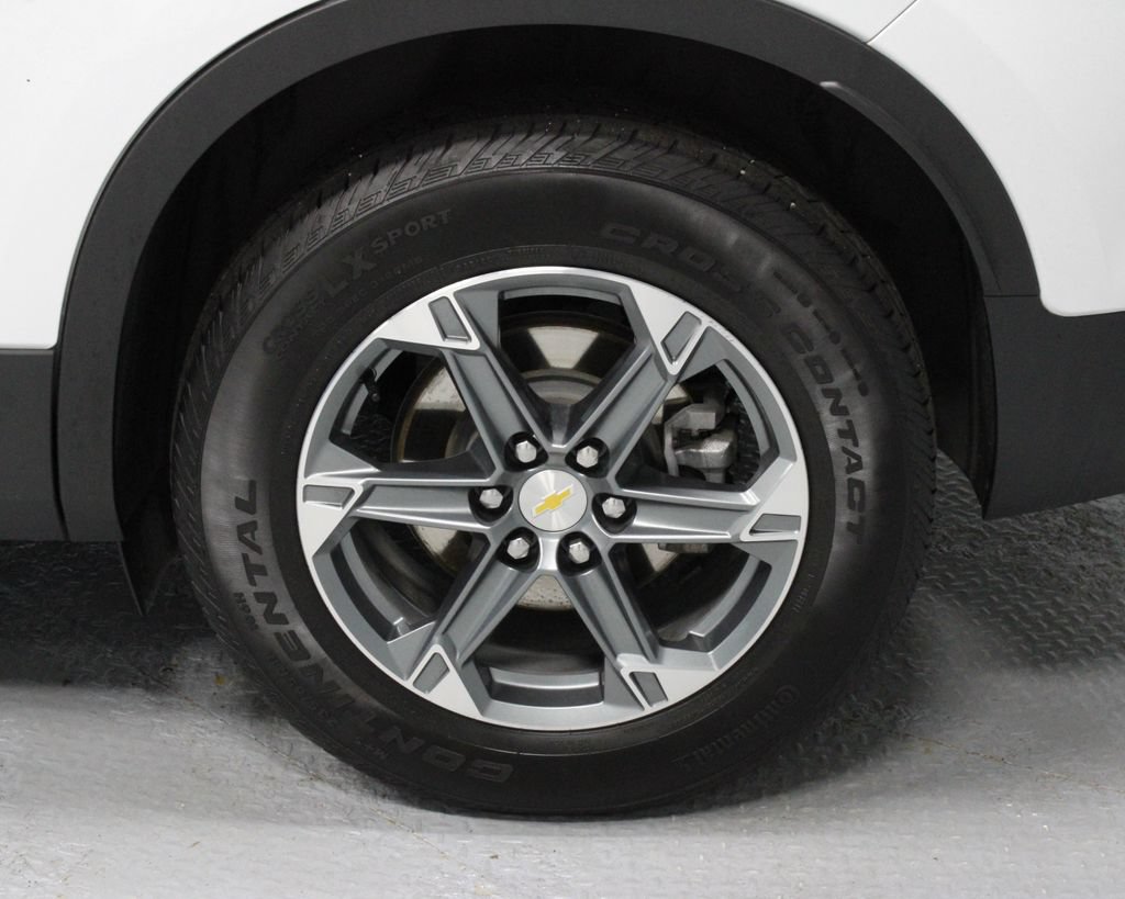 Used 2025 Chevrolet Blazer LT FWD image 18