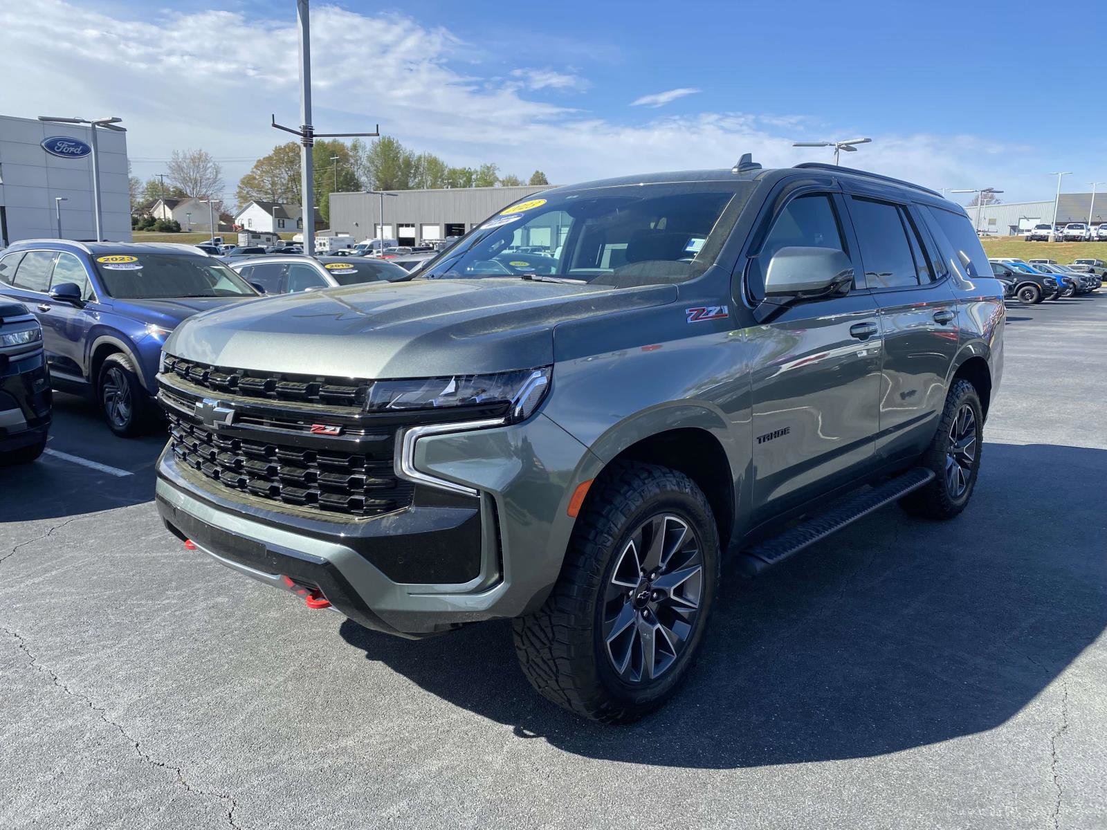 Used 2023 Chevrolet Tahoe Z71 w/ Luxury Package AWD/4WD video 3