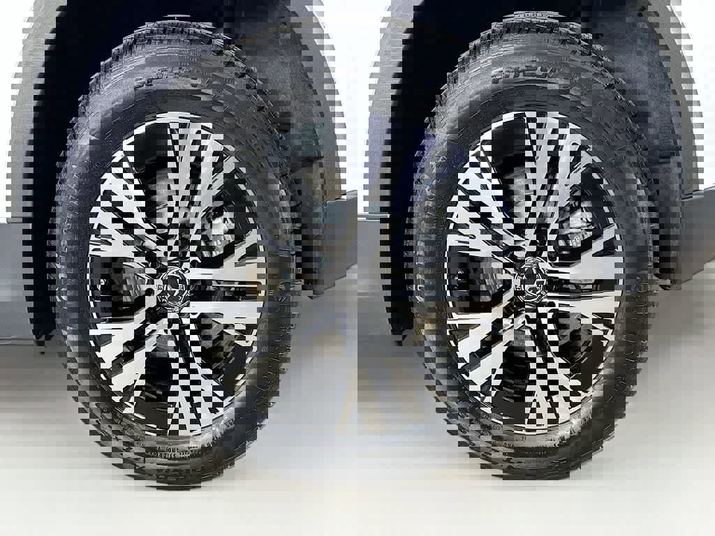 Used 2025 Mercedes-Benz GLA 250 4MATIC image 11