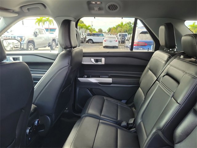 Certified 2022 Ford Explorer Limited w/ Equipment Group 301A image 8