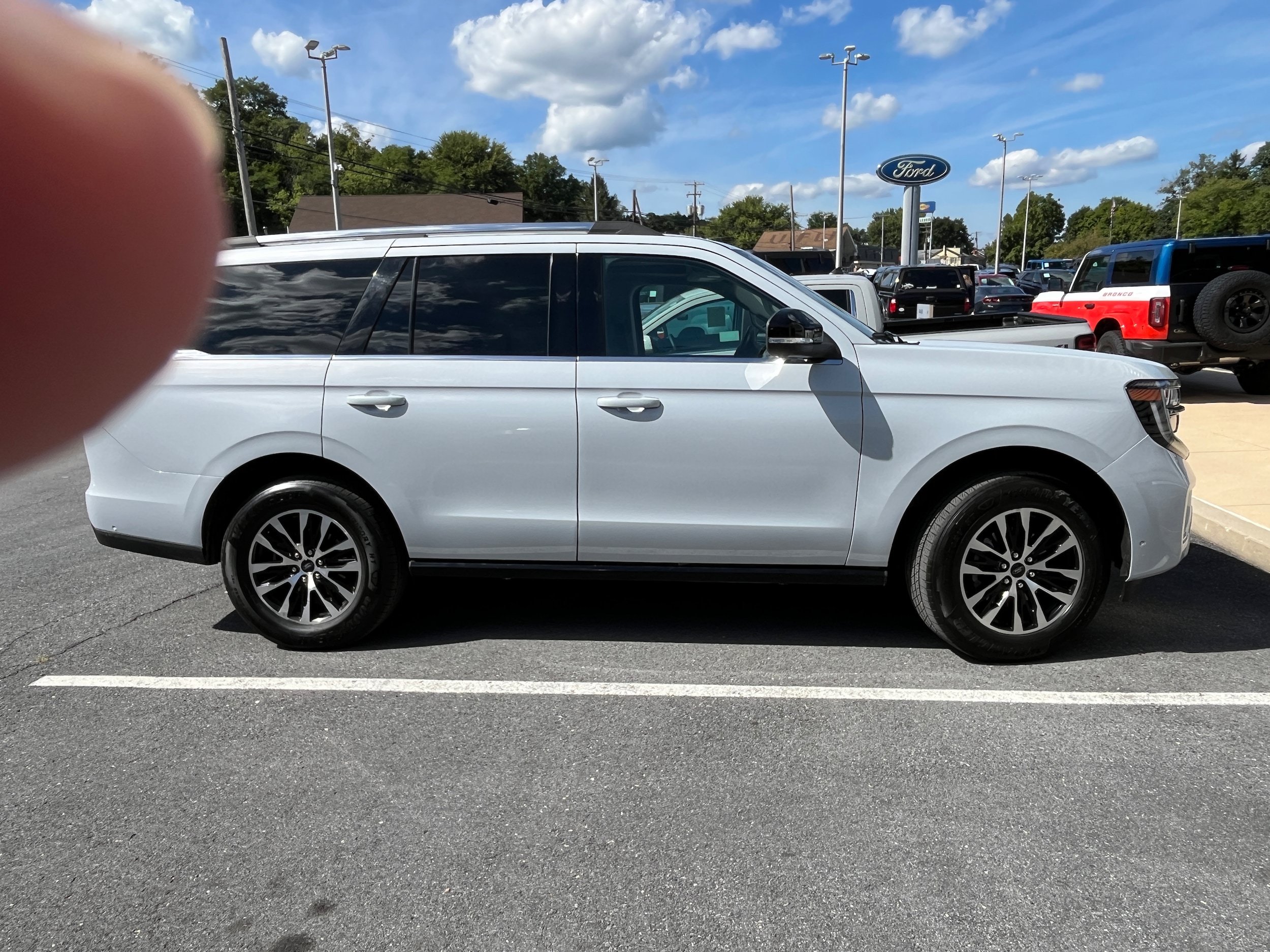 Certified 2025 Ford Expedition Platinum AWD/4WD image 4