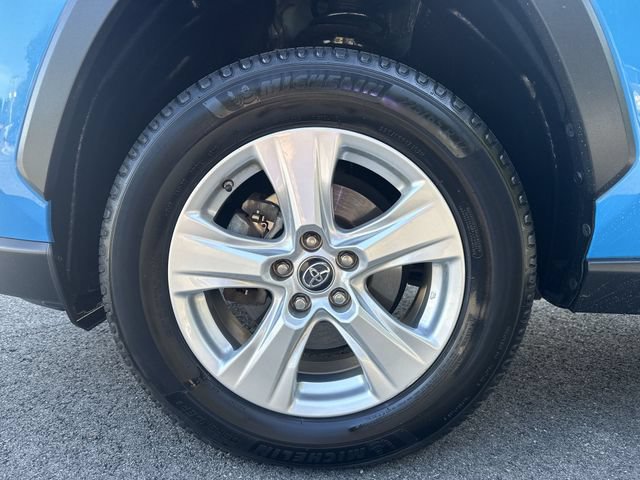 Used 2019 Toyota RAV4 LE w/ Carpet Mat Package AWD/4WD image 10