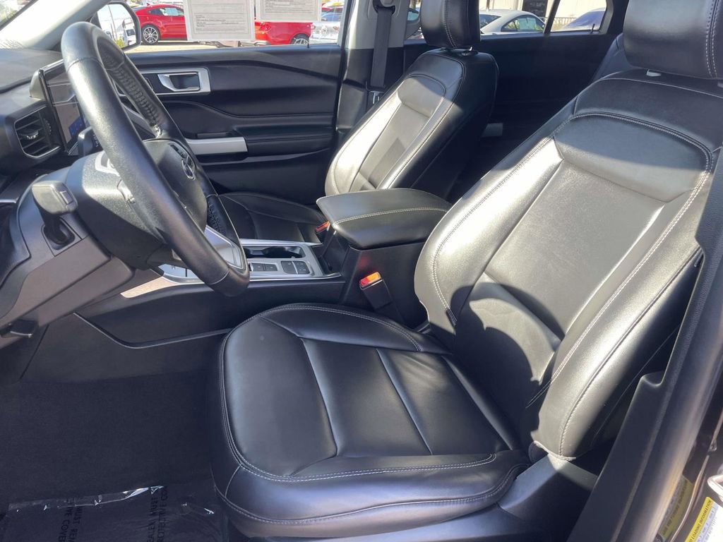 Certified 2022 Ford Explorer XLT w/ Equipment Group 202A image 18