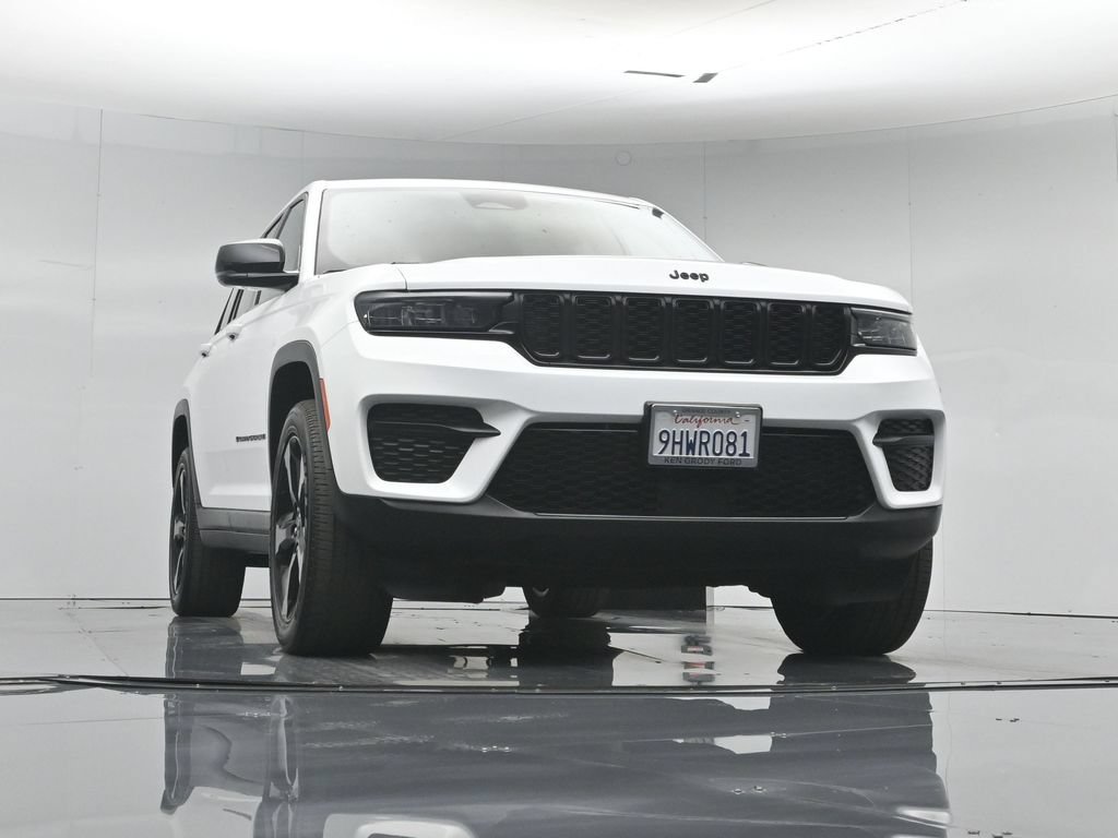 Used 2023 Jeep Grand Cherokee Altitude AWD/4WD image 50