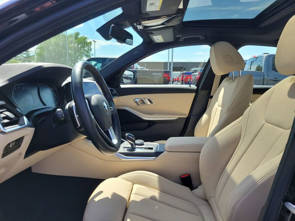 Used 2021 BMW 330i Sedan w/ Convenience Package RWD image 17