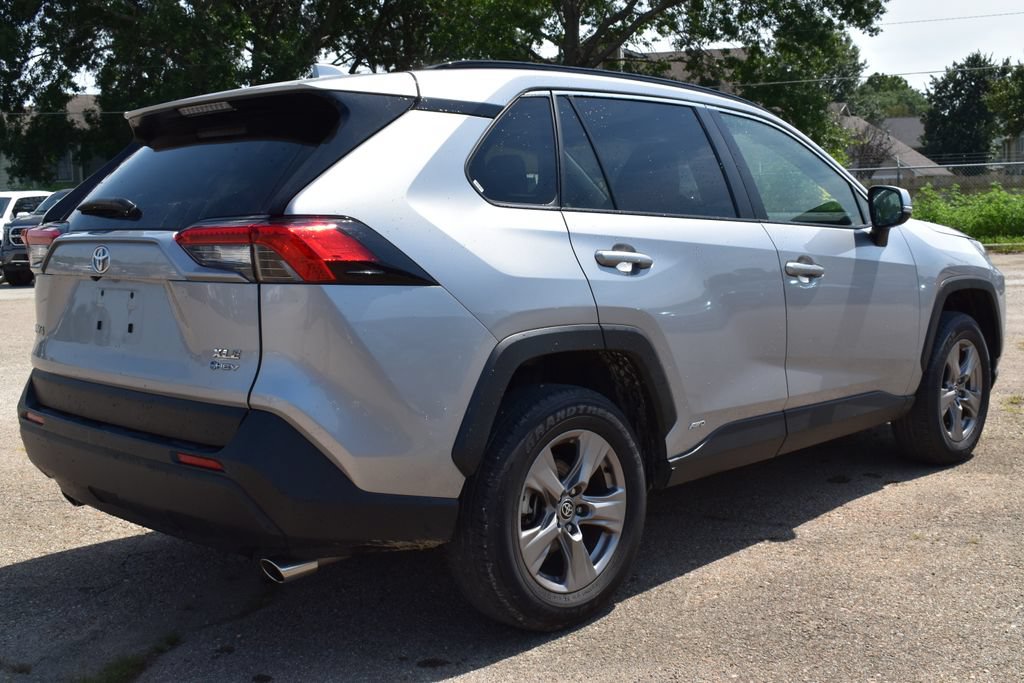 Used 2025 Toyota RAV4 XLE w/ Convenience Package AWD/4WD image 5