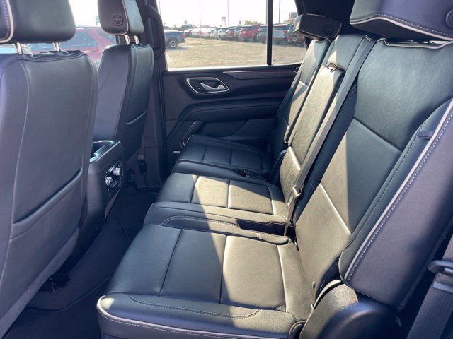Used 2023 GMC Yukon SLT w/ SLT Luxury Package RWD image 26