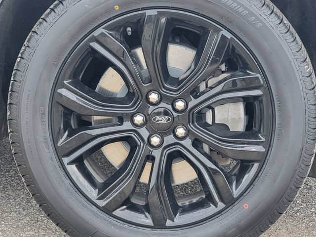 Certified 2024 Ford Edge SE w/ Black Appearance Package AWD/4WD image 17