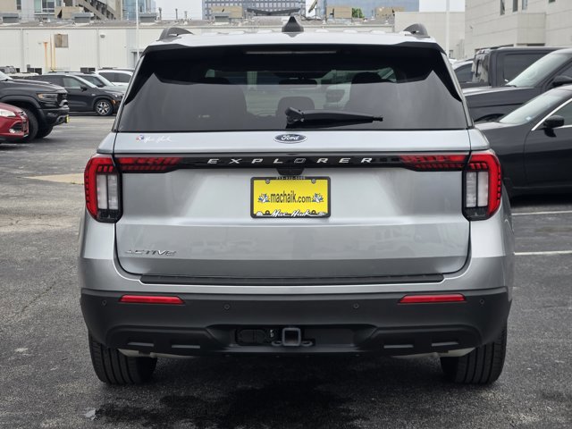 Certified 2025 Ford Explorer Active RWD image 7