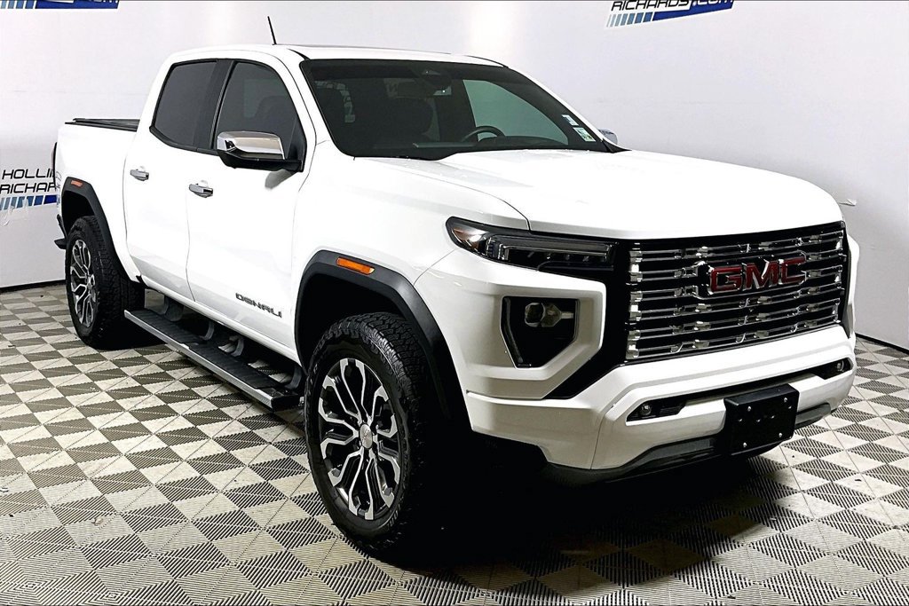 Used 2024 GMC Canyon Denali AWD/4WD image 3