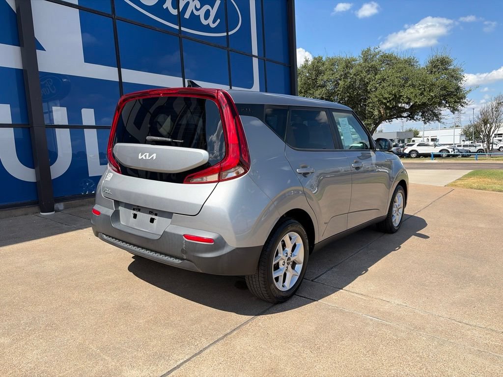 Used 2022 Kia Soul LX w/ Technology Package FWD image 7