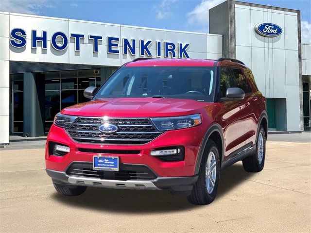 Certified 2022 Ford Explorer XLT w/ Equipment Group 202A image 3