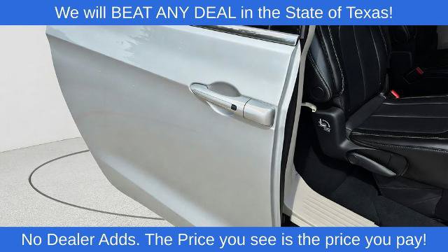 Used 2024 Chrysler Pacifica Touring-L FWD image 31