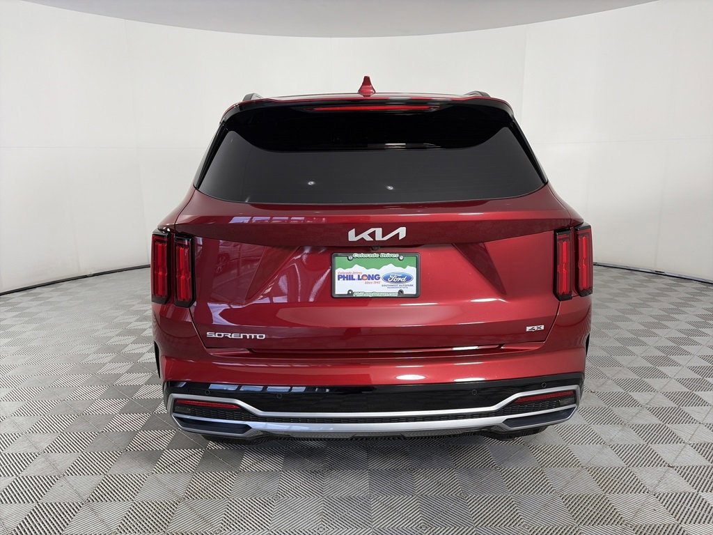 Used 2023 Kia Sorento SX image 4