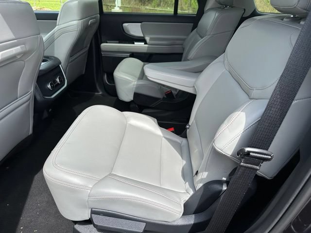 Certified 2025 Ford Expedition Active AWD/4WD image 19