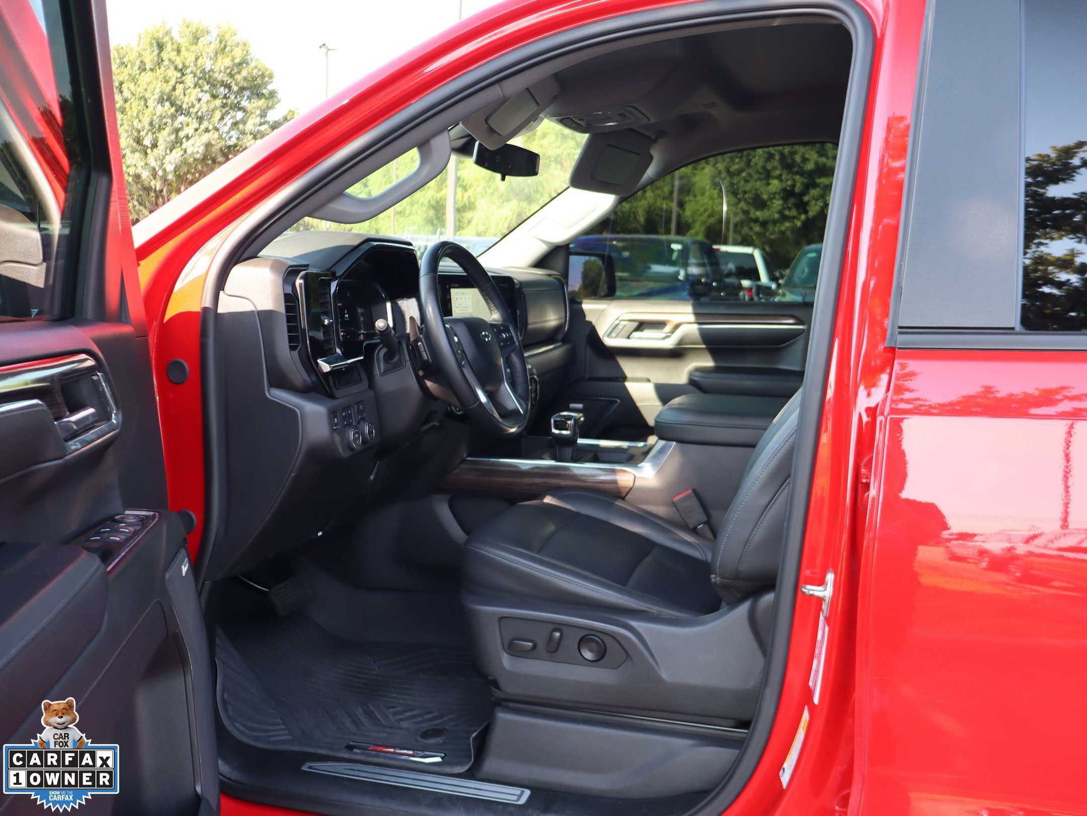 Used 2024 Chevrolet Silverado 1500 LT Trail Boss w/ Convenience Package II AWD/4WD image 26