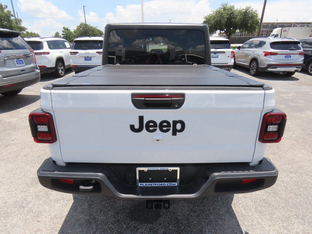 Used 2024 Jeep Gladiator Sport AWD/4WD image 13