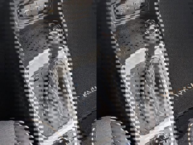 Used 2025 Hyundai Venue Limited image 24