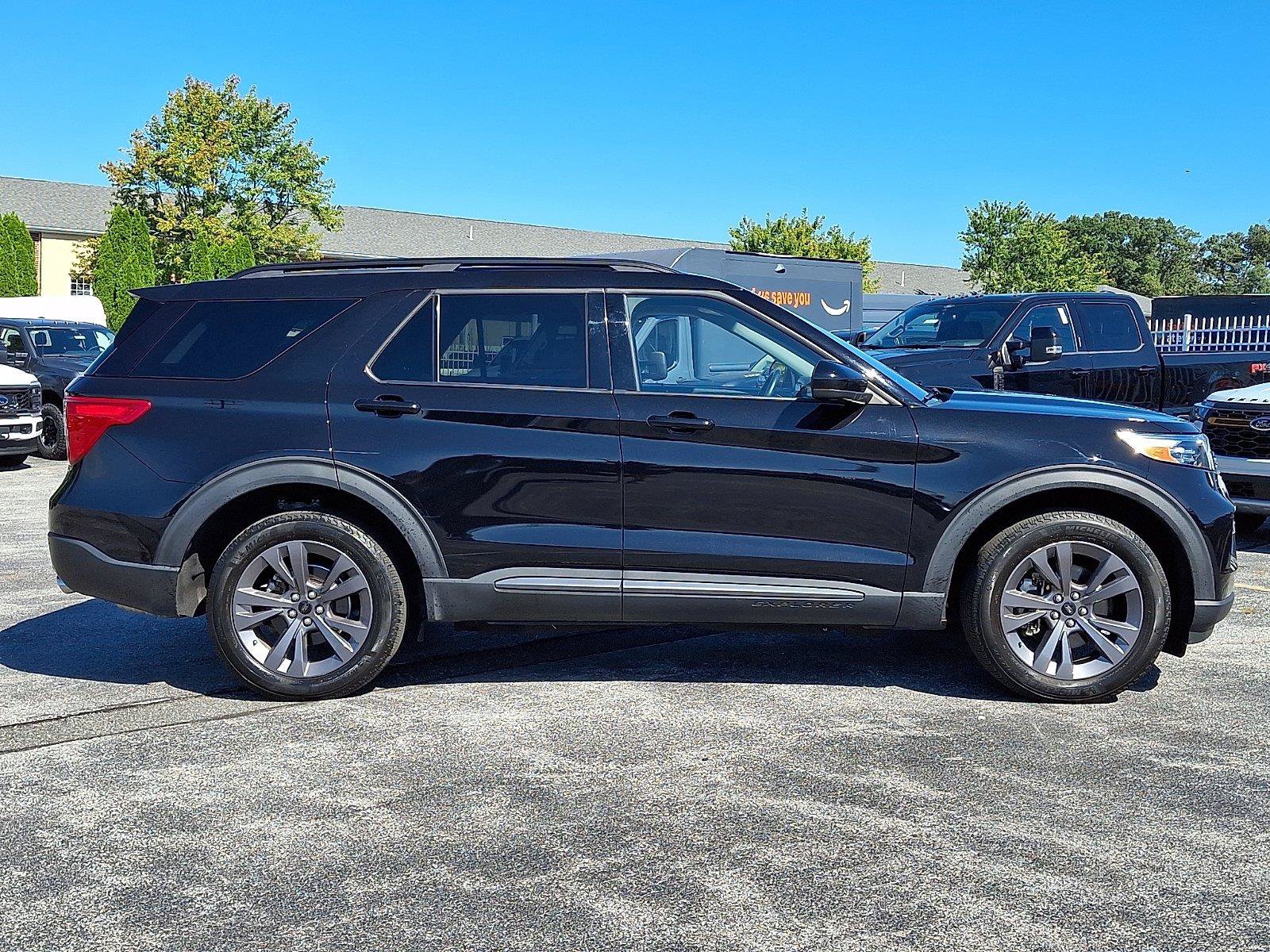 Certified 2023 Ford Explorer XLT w/ Equipment Group 202A AWD/4WD image 7