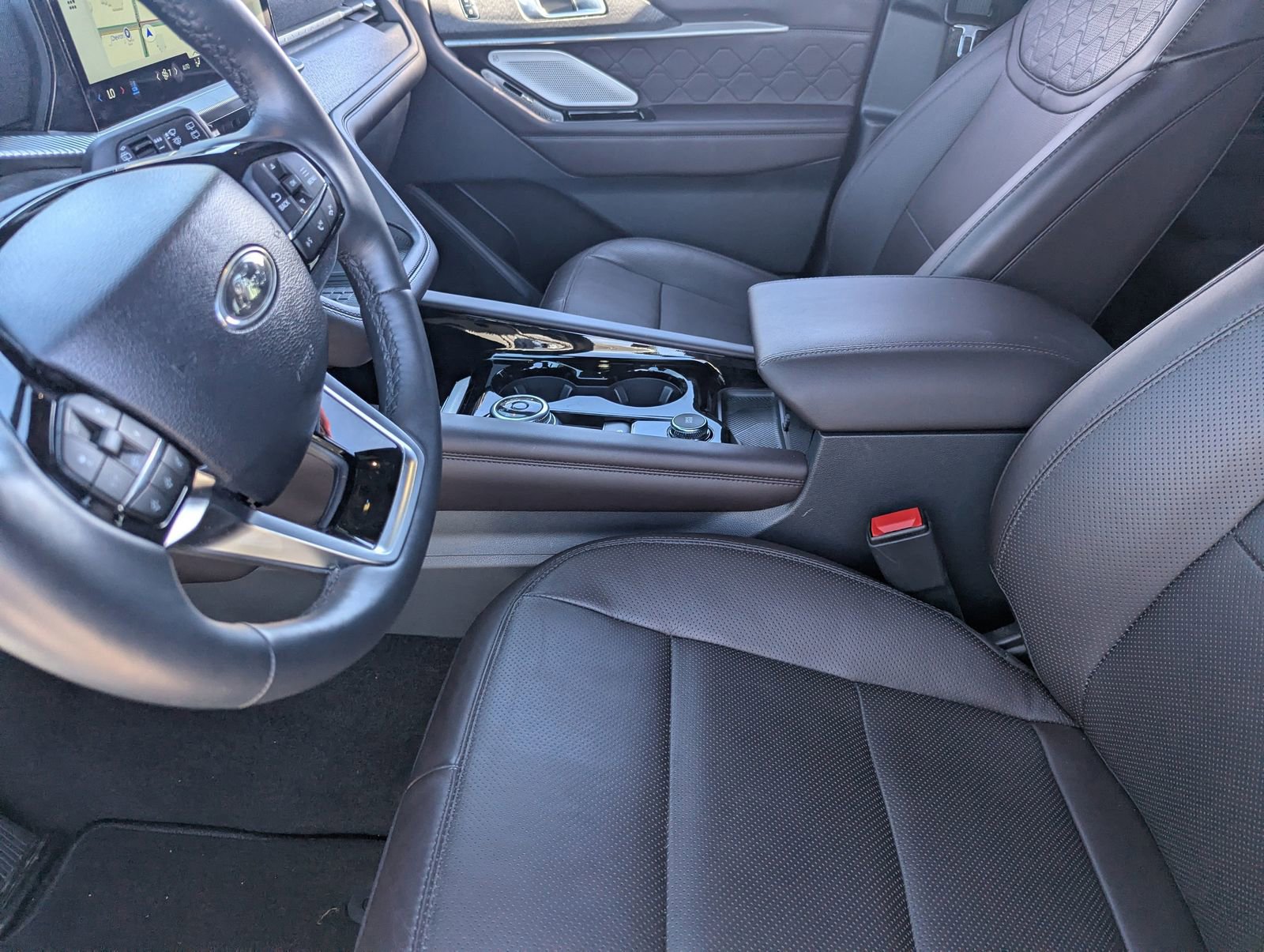 Certified 2025 Ford Explorer Platinum w/ LUX Leather Package image 17