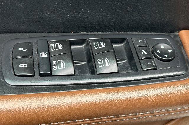 Used 2017 Chrysler Pacifica Limited image 17