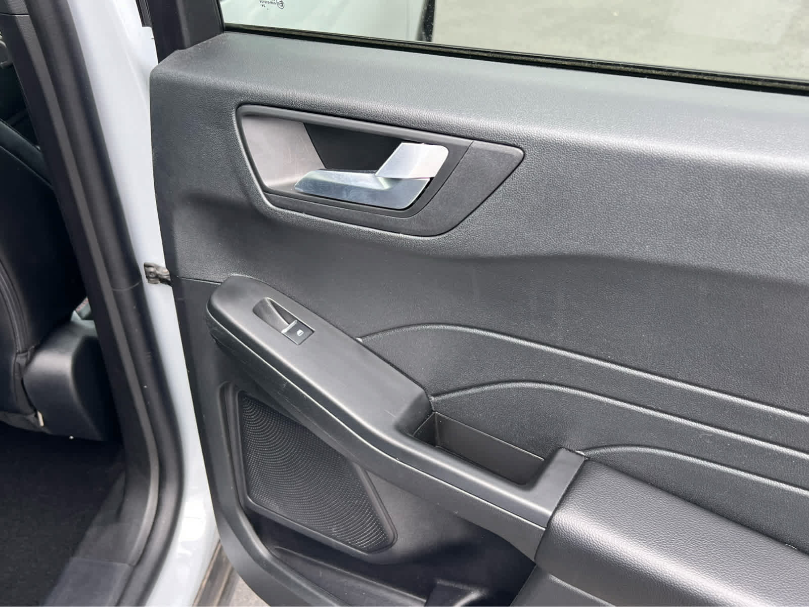 Certified 2025 Ford Escape ST-Line Select AWD/4WD image 22