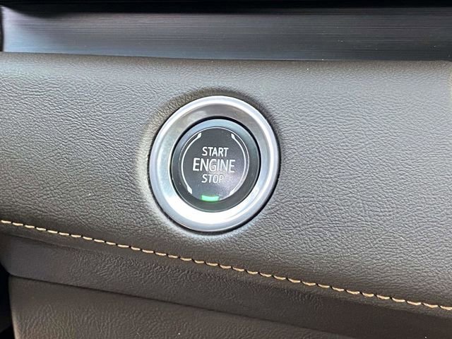 Used 2022 Cadillac Escalade ESV Premium Luxury w/ Performance Package image 30