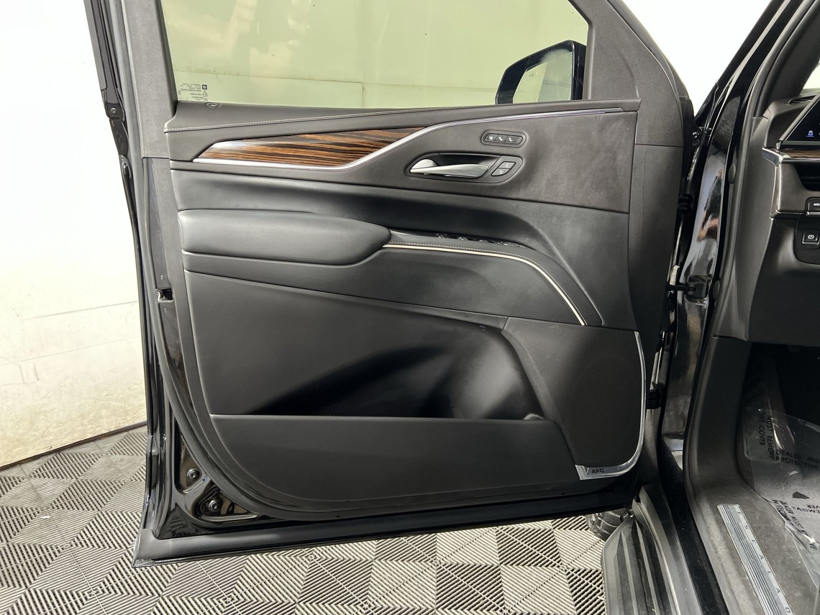 Used 2023 Cadillac Escalade Premium Luxury AWD/4WD image 14