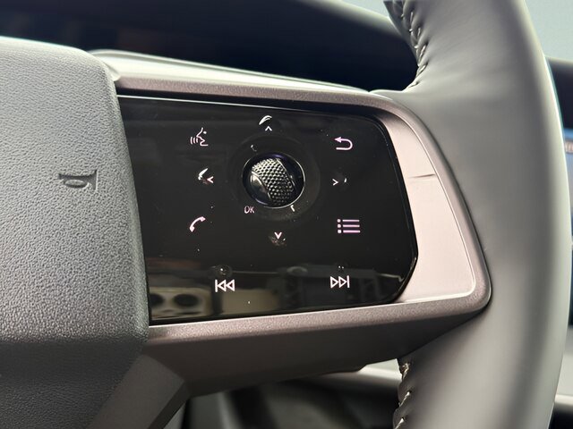 Used 2025 Nissan Murano SV AWD/4WD image 16
